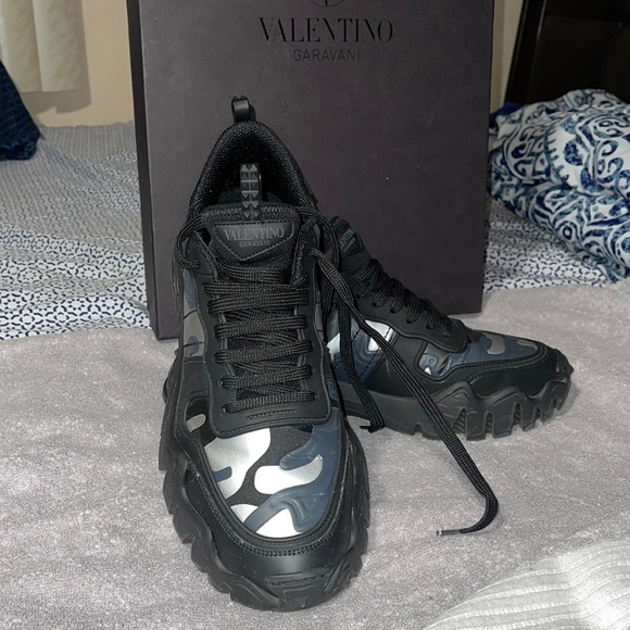 Low top used Valentino sneakers